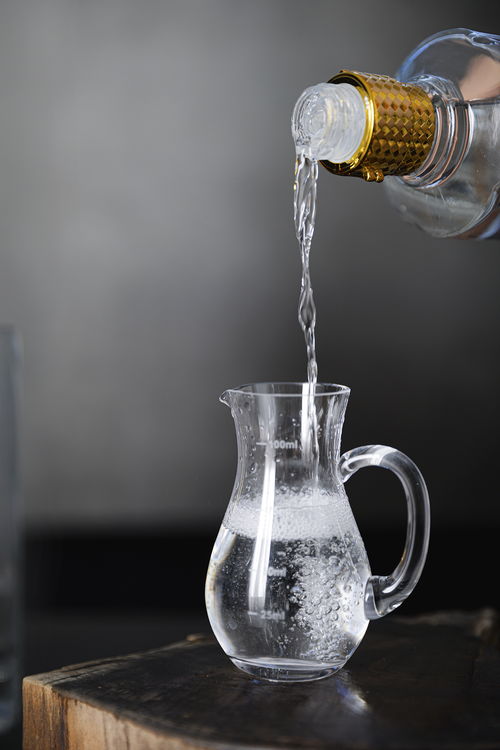 白酒送禮有講究，濃香與醬香大不同——酒迎天下為您詳解